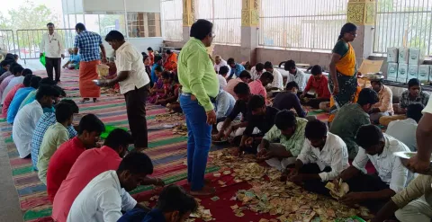 சென்னிமலை முருகன் கோவில் உண்டியல் திறந்து எண்ணும் பணி நடந்தது.