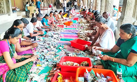 நெல்லையப்பர் கோவிலில் உண்டியல் காணிக்கை எண்ணும் பணி நடந்த காட்சி.