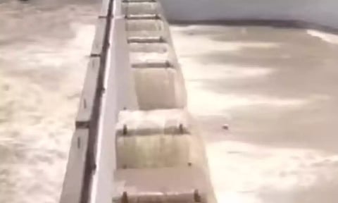 அத்திக்கடவு-அவிநாசி திட்ட சோதனை ஓட்டப்பணிகள் தீவிரம்: தண்ணீரை மலர்தூவி வரவேற்கும் பொதுமக்கள்