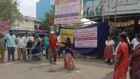 விழிப்புணர்வு கலை நிகழ்ச்சி நடந்தபோது எடுத்த படம்.