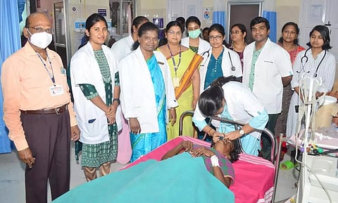 அரசு மருத்துவமனையில் சிறப்பு கண் சிகிச்சை முகாம்