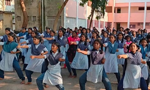 பயிற்சியின் நிறைவு விழா ஜீவரத்தினம் பள்ளி வளாகத்தில் நடைபெற்ற காட்சி.