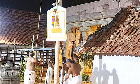 திருவட்டார் ஆதிகேசவபெருமாள் கோவிலில் உள்ள கிருஷ்ணன் சன்னதியில் கொடியேற்றம்