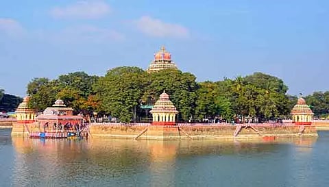 மாரியம்மன் கோவிலில் பூச்சொரிதல் விழா