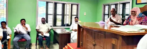 கீழக்கரை நகரசபை சாதாரண கூட்டம் தலைவர் செஹானஸ் ஆபிதா தலைமையில் நடந்தது.
