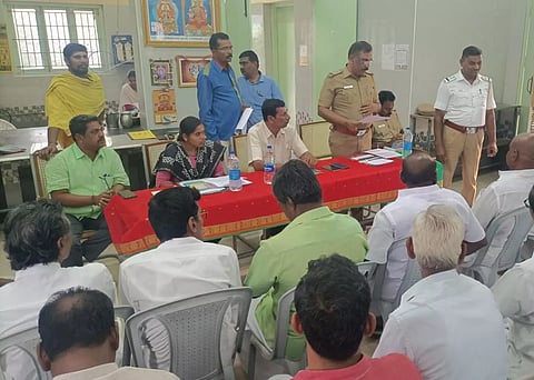 அந்தியூர் பத்ரகாளியம்மன் கோவிலில் திருவிழாவையொட்டி பாதுகாப்பு நடவடிக்கை குறித்த ஆலோசனை கூட்டம் நடந்த போது எடுத்த படம்.