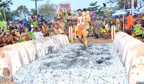 மாரியம்மன் கோவில் பூக்குழி திருவிழா