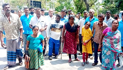 வீட்டுமனை பட்டா கேட்டு மாற்றுத்திறனாளிகள் கலெக்டர் அலுவலகத்தில் மனு