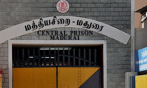 மதுரை மத்திய ஜெயிலில் கைதிகளுக்கு கொரோனா பரவலா?- சிறை அதிகாரிகள் மறுப்பு