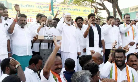 ராமநாதபுரத்தில் பாரதிய ஜனதா கட்சியை கண்டித்து மதச்சார்பற்ற முற்போக்கு கூட்டணி கட்சிகளை சேர்ந்தவர்கள் ஆர்ப்பாட்டத்தில் ஈடுபட்டனர்.