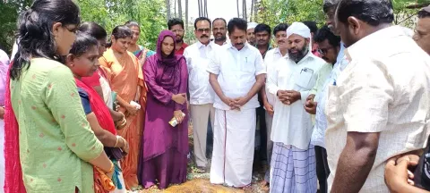 நியாய விலைக்கடை கட்டிடம் கட்ட பூமி பூஜை