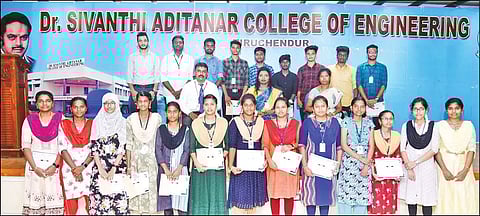 டாக்டர் சிவந்தி ஆதித்தனார் பொறியியல் கல்லூரியில் துறை சங்கங்களின் நிறைவு விழா நடந்தபோது எடுத்தபடம்.