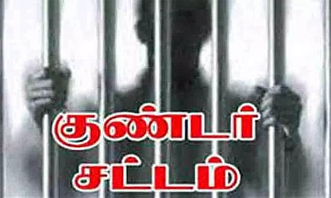 சாராய வியாபாரிகள் 2 பேர் குண்டர் சட்டத்தில் கைது