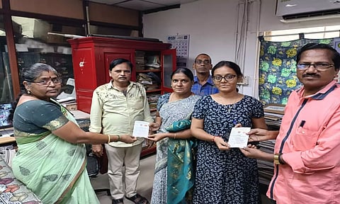 &nbsp;விழுப்புரம் தலைமை அஞ்சலக அலுவலகத்தில்  மகிளா சம்மன் சேமிப்பு பத்திர திட்டத்தை, அஞ்சலக அலுவலர்   கம்சு தொடங்கி வைத்தார் .