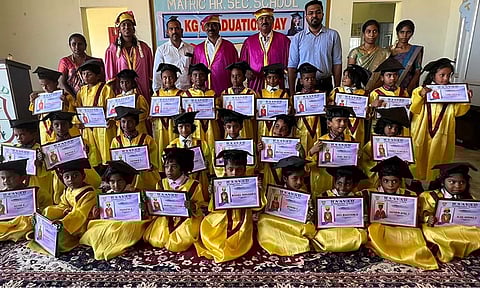 மழலையர் பட்டமளிப்பு விழா நடைபெற்றபோது எடுத்த படம்.