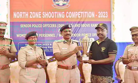 துப்பாக்கி சுடும் போட்டியில் போலீஸ் சூப்பிரண்டு கார்த்திகேயன் சாம்பியன் பட்டத்தை வென்றார்.