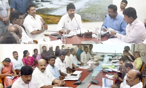 பல்வேறு துறை சார்ந்த வளர்ச்சி திட்ட பணிகள் குறித்து அமைச்சர் உதயநிதி ஸ்டாலின் ஆலோசனை நடத்தினார்.