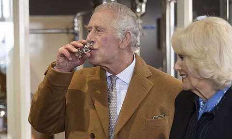 இங்கிலாந்தில் உள்ள வடக்கு யார்க்‌ஷயரில் மன்னர் சார்லஸ், ராணி கமிலா விருந்து நிகழ்ச்சியில் பங்கேற்றனர்.