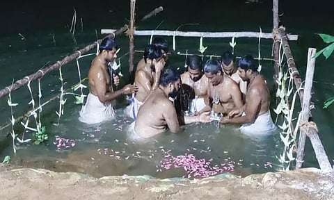 திருவட்டார் ஆதிகேசவ பெருமாளுக்கு மூவாற்று முகம் ஆற்றில் ஆராட்டு