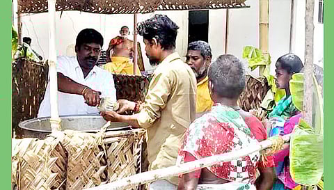 பாலதண்டாயுதபாணி கோவிலில் அன்னதானம்