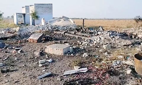 சாத்தூர் அருகே பட்டாசு ஆலையில் வெடிவிபத்து- 3 அறைகள் தரைமட்டம்