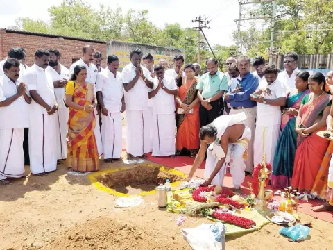 கோவில்பட்டி செண்பகவல்லி அம்பாள் கோவிலில் திருமண மண்டபம் கட்டும் பணிக்கு பூமிபூஜை நடந்த போது எடுத்தபடம்.