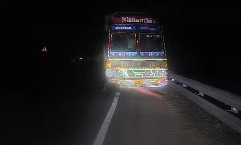 வந்தவாசி அருகே கார் மீது பால் லாரி மோதி திண்டிவனம் தாசில்தார் மரணம்