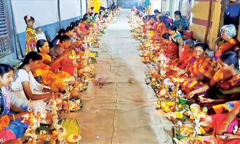 விளக்கு பூஜை நடந்தது.