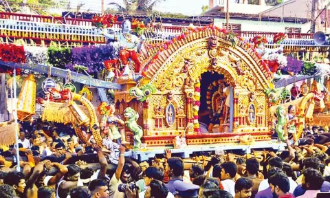 ஏழூர் பல்லக்கு புறப்பாடு நடந்தது.