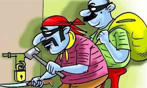 நகை கடையின் பூட்டை உடைத்து 7 கிலோ வெள்ளி பொருட்கள் கொள்ளை