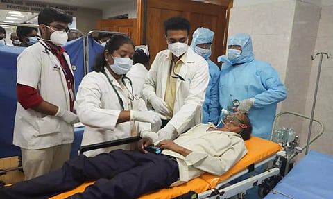 கொரோனா நோயாளிகளுக்கு மின்னல் வேகத்தில் சிகிச்சை ஒத்திகை- தமிழகம் முழுவதும் அரசு ஆஸ்பத்திரிகளில் நடந்தது