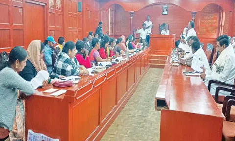 கொடைக்கானல் நகர்மன்ற கூட்டம் தலைவர் செல்லத்துரை தலைமையில் நடைபெற்றது.