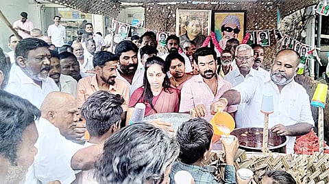 அ.தி.மு.க. சார்பில் நீர்மோர் பந்தல் திறப்பு