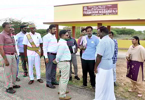சாத்தூர் யூனியன் புதுசூரங்குடியில் கட்டப்பட்டுள்ள சமத்துவ மயான காத்திருப்போர் கூடத்தை கலெக்டர் ஜெயசீலன் பார்வையிட்டு ஆய்வு செய்தார்.
