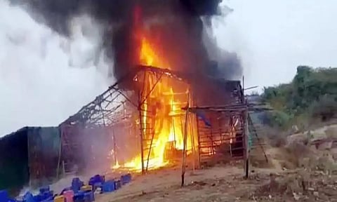 கூரை வீடு தீப்பிடித்து எரிந்தது