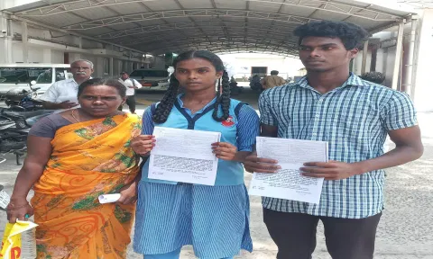 கள்ளக்குறிச்சி மாவட்ட கலெக்டர் ஷ்ரவன் குமாரிடம் ஜாதி சான்றிதழ் கோரி மனு அளிக்க வந்த மாணவர்களை படத்தில் காணலாம்.