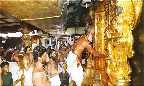 மேல்சாந்தி ஜெயராமன் நம்பூதிரி திறந்து வைத்த போது எடுத்த படம்.