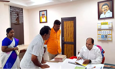 நம்பியூர் தாசில்தார் அலுவலகத்தில் கலெக்டர் கிருஷ்ணனுண்ணி ஆண்டு தணிக்கை மேற்கொண்டார்.