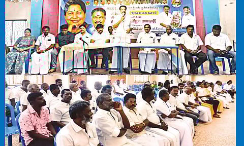 ஓ.பி.எஸ். அணி நிர்வாகிகள் ஆலோசனை கூட்டம் நடந்தது.