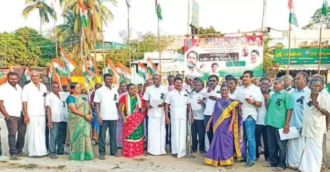 ஆர்ப்பாட்டம் நடந்தபோது எடுத்த படம்.
