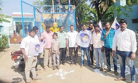 அம்பேத்கர் சிலைக்கு விஜய் மக்கள் இயக்கத்தினர் மாலை அணிவிப்பு