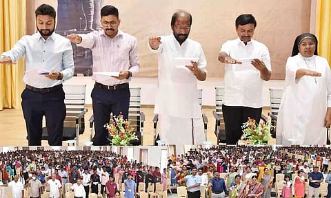போதை தவிர்ப்பு உறுதிமொழி மேற்கொண்ட காட்சி.&nbsp;