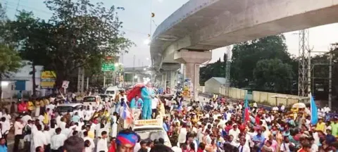 விடுதலை சிறுத்தைகள் கட்சியினர் அணிவகுப்பு