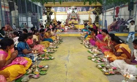 வெட்டுவானம் எல்லையம்மன் கோவிலில் 308 பெண்கள் திருவிளக்கு பூஜை செய்தனர்.