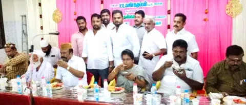 திருப்புத்தூரில்  நோன்பு திறக்கும் நிகழ்ச்சி