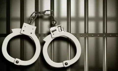 கொலை மிரட்டல் விடுத்து கைதான 2 வாலிபர்கள் சிறையில் அடைப்பு