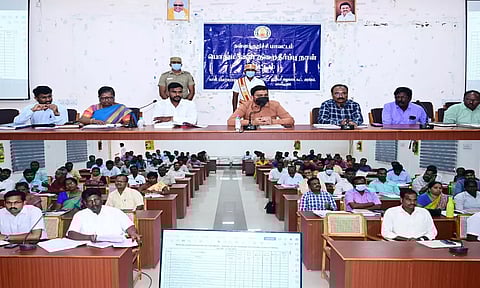 கள்ளக்குறிச்சியில் மாவட்ட கலெக்டர் ஷ்ரவன் குமார் தலைமையில் மக்கள் குறைதீர் கூட்டம் நடந்த போது எடுத்தபடம்.