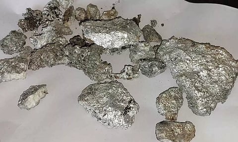 ஊதுவத்தி கம்பெனியில் ரூ.10 கோடி பொருட்கள் நாசம்- வானில் இருந்து விழுந்த எரி கற்களால் தீ விபத்து