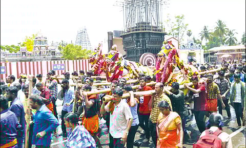 மண் குதிரை சிலையை ஆகாசராயர் கோவிலில் வைத்து நேர்த்திக்கடன்: திரளான பக்தர்கள் பங்கேற்பு