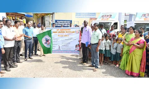 மாணவர் சேர்க்கை தொடர்பாக விழிப்புணர்வு பேரணியை கலெக்டர் மதுசூதன்ரெட்டி கொடியசைத்து தொடங்கி வைத்தார்.